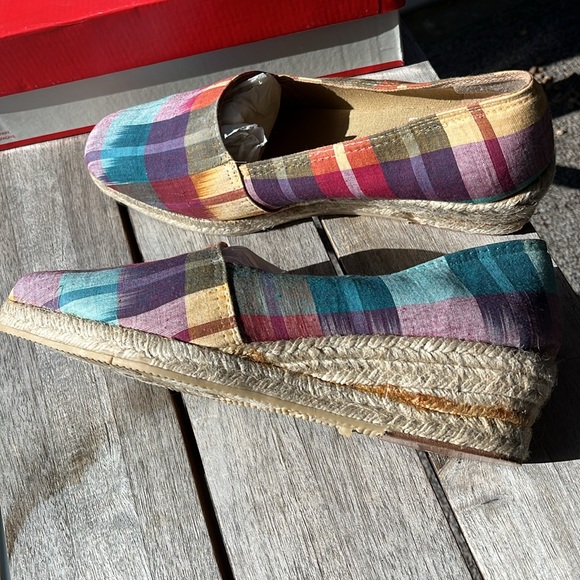 Liz Claiborne Espadrilles in original box - Picture 4 of 7